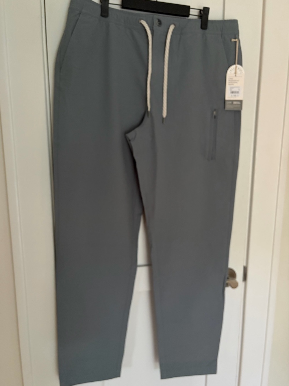 54. Men’s Size 36 VUORI Dusty Blue Barren Explorer Pant NEW